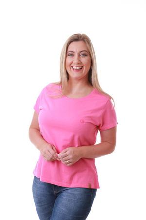 Camiseta Feminina Rosa Pink Estampa Logomarca Lateral - Rico Sublime Imagem de Camiseta Feminina Rosa Pink Estampa Logomarca Lateral