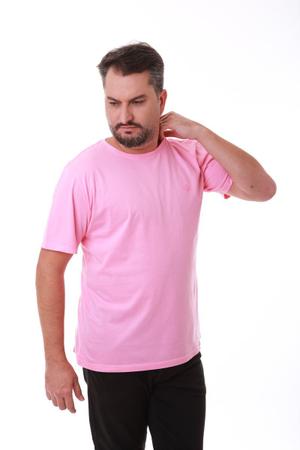 Camiseta Masculina Estampa Logomarca Lateral - Rico Sublime Imagem de Camiseta Masculina Estampa Logomarca Lateral