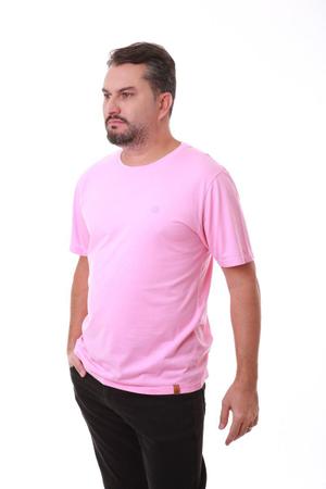 Camiseta Masculina Estampa Logomarca Lateral - Rico Sublime Imagem de Camiseta Masculina Estampa Logomarca Lateral