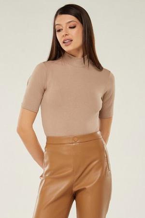 Camiseta Viscolycra Gola Alta Feminina Básica Blogueira - ARCANJO MODA Imagem de Camiseta Viscolycra Gola Alta Feminina Básica Blogueira