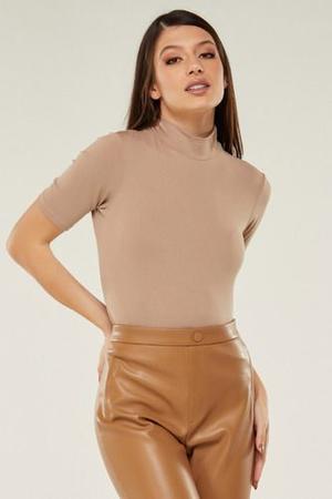 Camiseta Viscolycra Gola Alta Feminina Básica Blogueira - ARCANJO MODA Imagem de Camiseta Viscolycra Gola Alta Feminina Básica Blogueira