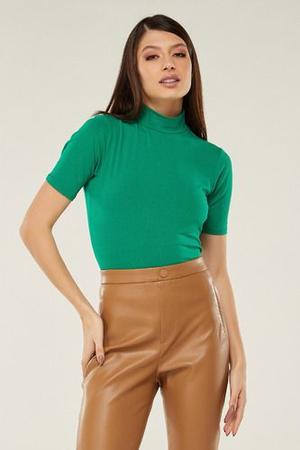 Camiseta Viscolycra Gola Alta Feminina Básica Blogueira - ARCANJO MODA Imagem de Camiseta Viscolycra Gola Alta Feminina Básica Blogueira