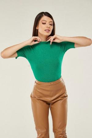 Camiseta Viscolycra Gola Alta Feminina Básica Blogueira - ARCANJO MODA Imagem de Camiseta Viscolycra Gola Alta Feminina Básica Blogueira
