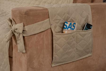 Imagem de Capa kit protetor de sofá 2 e 3 lugares com laço e porta objetos costurado caqui