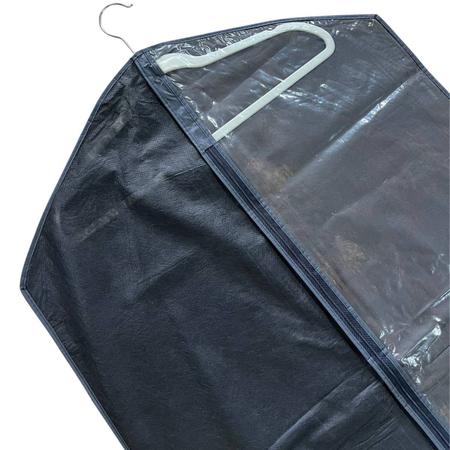 Imagem de Capa TNT Protetora De Roupas e Ternos Preta Com Plástico Transparente Tamanho M 61x105cm