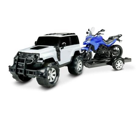 Garotinho Brincando Em Um Carro Off Road De Brinquedo Com Um