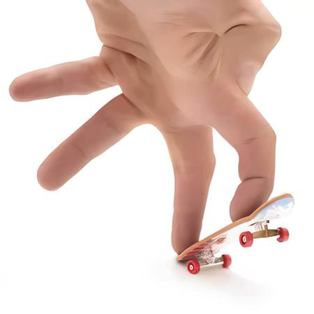 Cartela Com 2 Skatinhos De Dedo E Acessórios Skate Board