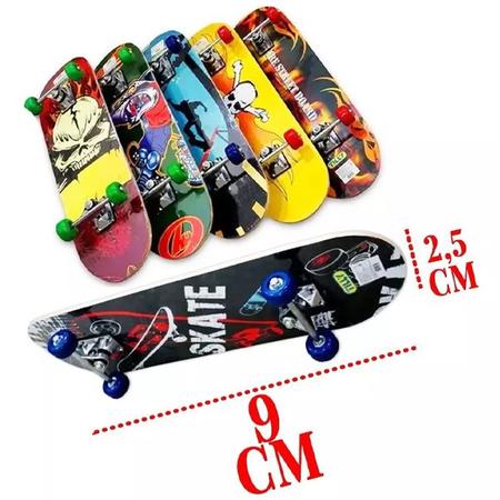 Cartela Com 2 Skatinhos De Dedo E Acessórios Skate Board