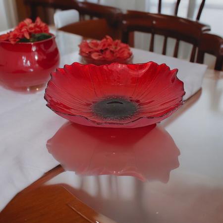 Imagem de Centro de Mesa em Cristal Vermelho - 4x20,5cm - Luxo em Foco: Centro de Mesa de Design Único