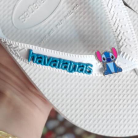 Imagem de Chinelo Havaianas Top Com Stitch Azul e Logo na Tira Feminino