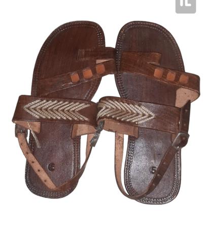 Chinelo ou sandália de couro 35 - Loja do Hippie Imagem de Chinelo ou sandália de couro 35