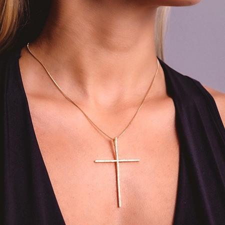Imagem de Colar Crucifixo Grande Feminino Semijoia Banhada A Ouro 18k