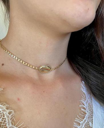 Colar choker conchas banhado a ouro semi joia em Promoção na