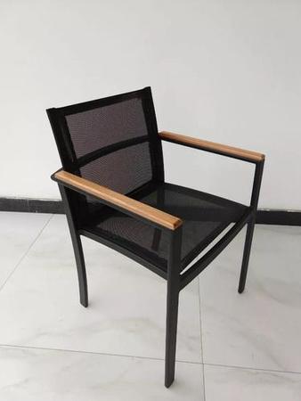 Combo Mesa Tampo Ripado 1,10m + 4 Cadeiras Alumínio Tela Sling - Aluminatto Móveis Imagem de Combo Mesa Tampo Ripado 1,10m + 4 Cadeiras Alumínio Tela Sling