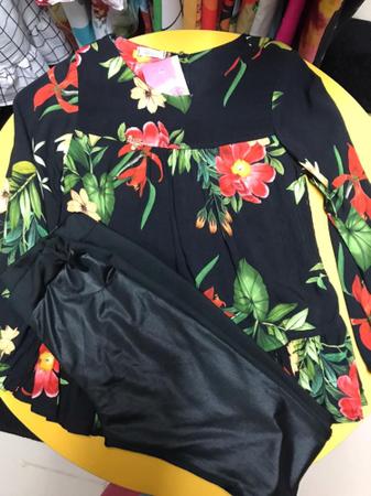 Calça preta com blusa estampada 2025