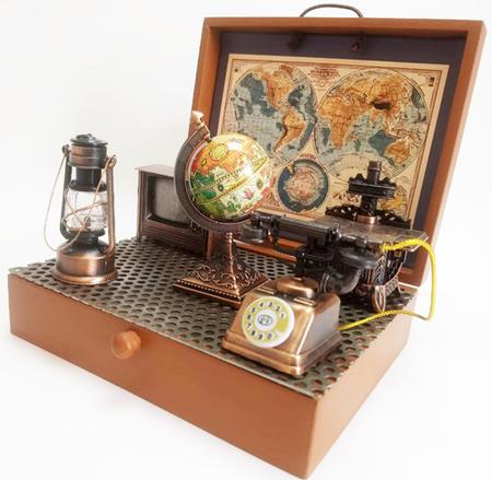 Imagem de Conjunto de 5 Miniaturas decorativas de Objetos Antigos do cotidiano  em metal com Lampião