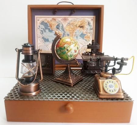Imagem de Conjunto de 5 Miniaturas decorativas de Objetos Antigos do cotidiano  em metal com Lampião