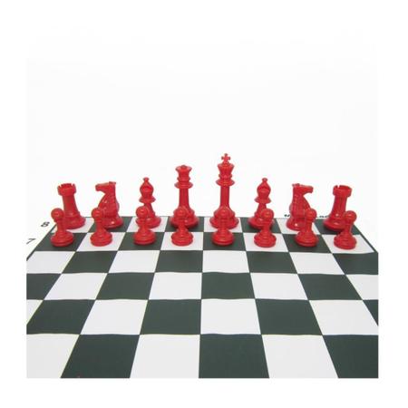 Peões de xadrez e um vermelho