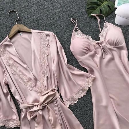 Imagem de Conjunto de Pijamas de Cetim Feminino com Decote V e Renda - 2 Peças