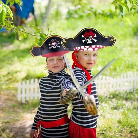 Imagem de Conjunto de Talheres Descartáveis com Tema Pirata - Pratos, Copos, Chapéu e Moedas de Ouro