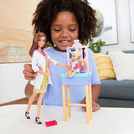 Conjunto Boneca Barbie Loira Profissões Quero Ser Doutora Médica Pediatra -  Com Acessórios Da Profissão E Uma Boneca Paciente Menina - Mattel - Boneca  Barbie - Magazine Luiza