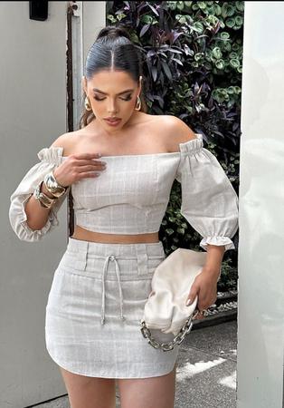 Conjunto Feminino Linho Cropped com manga e Saia - Charmmodel Imagem de Conjunto Feminino Linho Cropped com manga e Saia