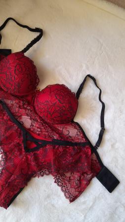 Conjunto lingerie rendado preto com vermelho - Seven Sisters