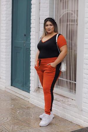 https://a-static.mlcdn.com.br/450x450/conjunto-listrado-feminino-plus-size-moda-blogueira-36-ao-50-donna-moca-dona-moca/donamoca01/15061555995/8faba31f0165ff05e67c2a4f6a6c0fed.jpeg