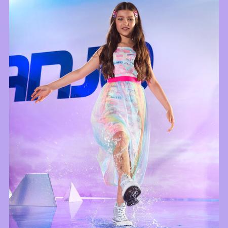 Vestido com saia midi 2025
