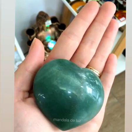 Imagem de Coração de Cristal Natural de Quartzo Verde