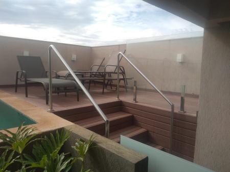 Imagem de Deck Madeira Plástica Para Piscina Tipo Cumaru