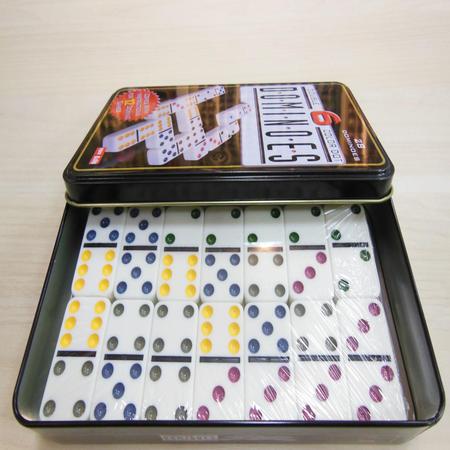 Jogo de Dominó com 28 Dominós Colorido com 12 Instruções - Dominoes - Jogo  de Dominó, Dama e Xadrez - Magazine Luiza