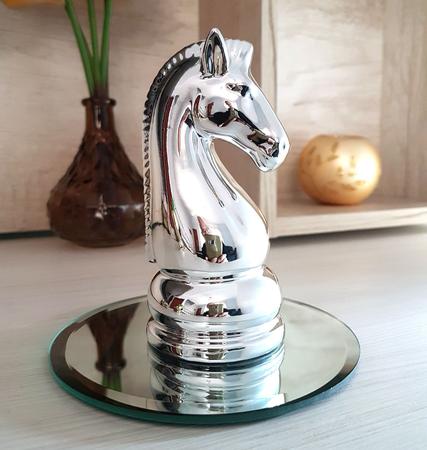 Enfeite Decorativo Peça de Xadrez Cavalo em Porcelana Preto Item Para  Decoração