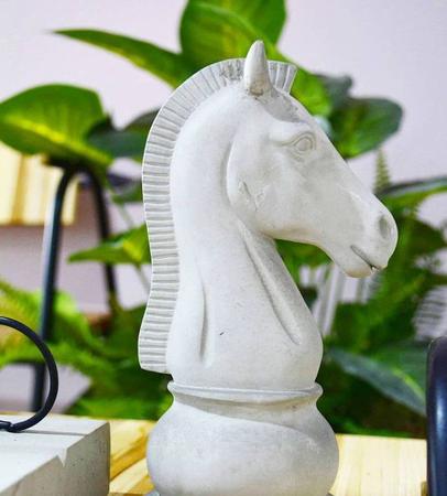 Cavalo Xadrez 27 cm escultura decorativa em Promoção na Americanas