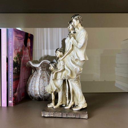 Imagem de Escultura Familia Casal Com Filho e Filha Em Resina - Espressione