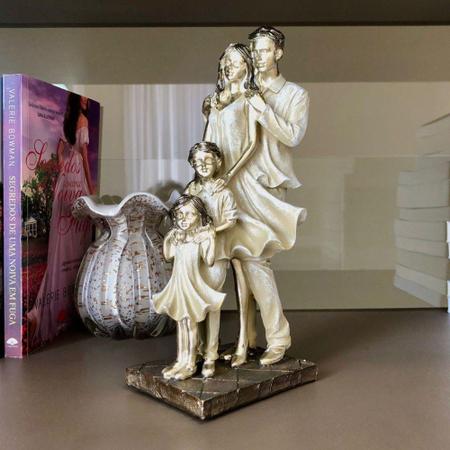 Imagem de Escultura Familia Casal Com Filho e Filha Em Resina - Espressione