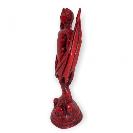 Escultura Rainha Xadrez Decorativa em Resina Vermelho - J.C.V - Escultura /  Troféu de Parede - Magazine Luiza