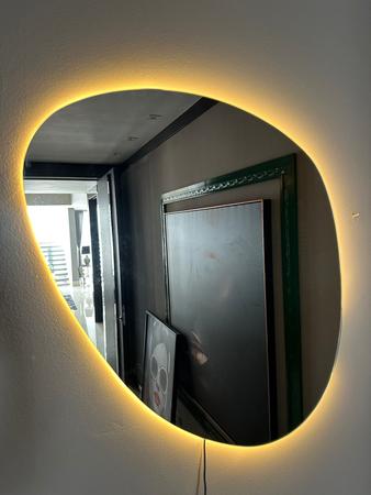 Imagem de Espelho Grande Com Led e Controle Luzes Com Várias Modos