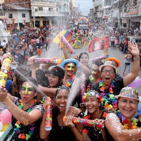 10X Serpentina Carnaval Festas Spray Cores Sortidas 150ml - SERPENTINA SPRAY  - Espuma de Carnaval - Magazine Luiza