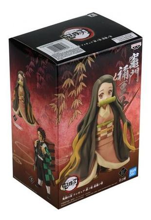 Boneca Colecionável Nezuko Kamado Demon Slayer Base Decorada