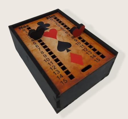 Jogo de Cartas Baralho com Caixa Personalizada em Madeira : :  Brinquedos e Jogos