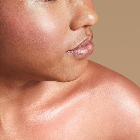 Eudora Glam Blush Iluminador Rosto e Corpo Rosé 30g Imagem de Eudora Glam Blush Iluminador Rosto e Corpo Rosé 30g