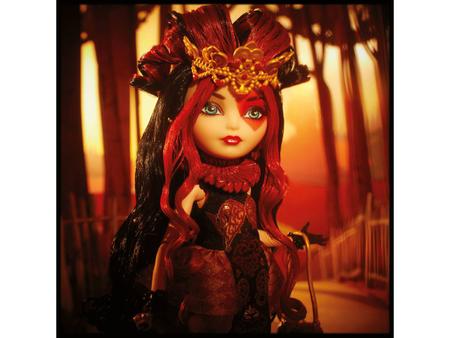 Boneca Lizzie Hearts - Ever After High