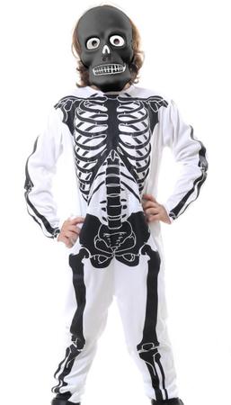Homem com fantasia de esqueleto. celebração de halloween