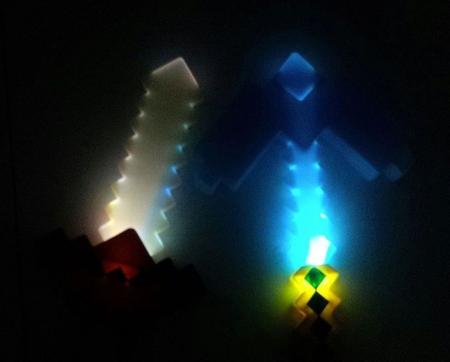 Minecraft Espada e Picareta c/ luz e efeito sonoro - Espada de Brinquedo -  Magazine Luiza