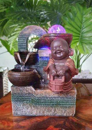 Imagem de Fonte De Água Buda Monge Sorridente Boa Sorte Decorativa Feng Shui Zen