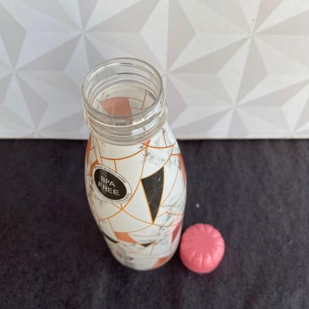 Imagem de Garrafa squeeze de plástico rosa com branco 600ml - garrfinha para água
