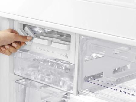 Imagem de Geladeira Electrolux Frost Free Inox