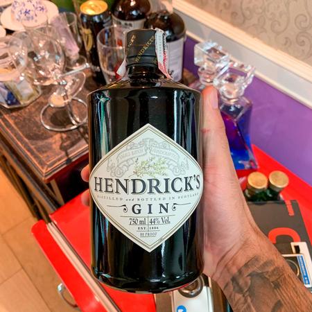 Gin Escocês Hendrick's Dry 750ml 6 Unidades Imagem de Gin Escocês Hendrick's Dry 750ml 6 Unidades