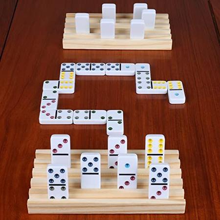 Imagem de Gothink Double Six Dominoes com 4pcs Bandejas de Madeira / Racks / Suportes, 28 Telhas Coloridas Pontos Dominó Game Set com Caixa de Estanho, Jogos de Tabuleiro Familiares Clássicos para Crianças, Adultos e Famílias para 2-4 Jogadores